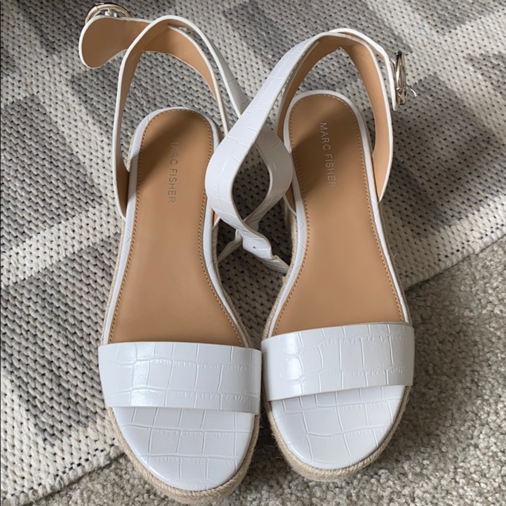 Marc Fisher BRAND new white wedges